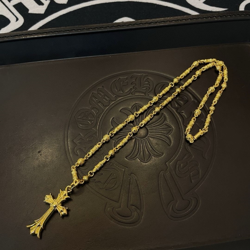 Ch*0me He**ts necklaces
